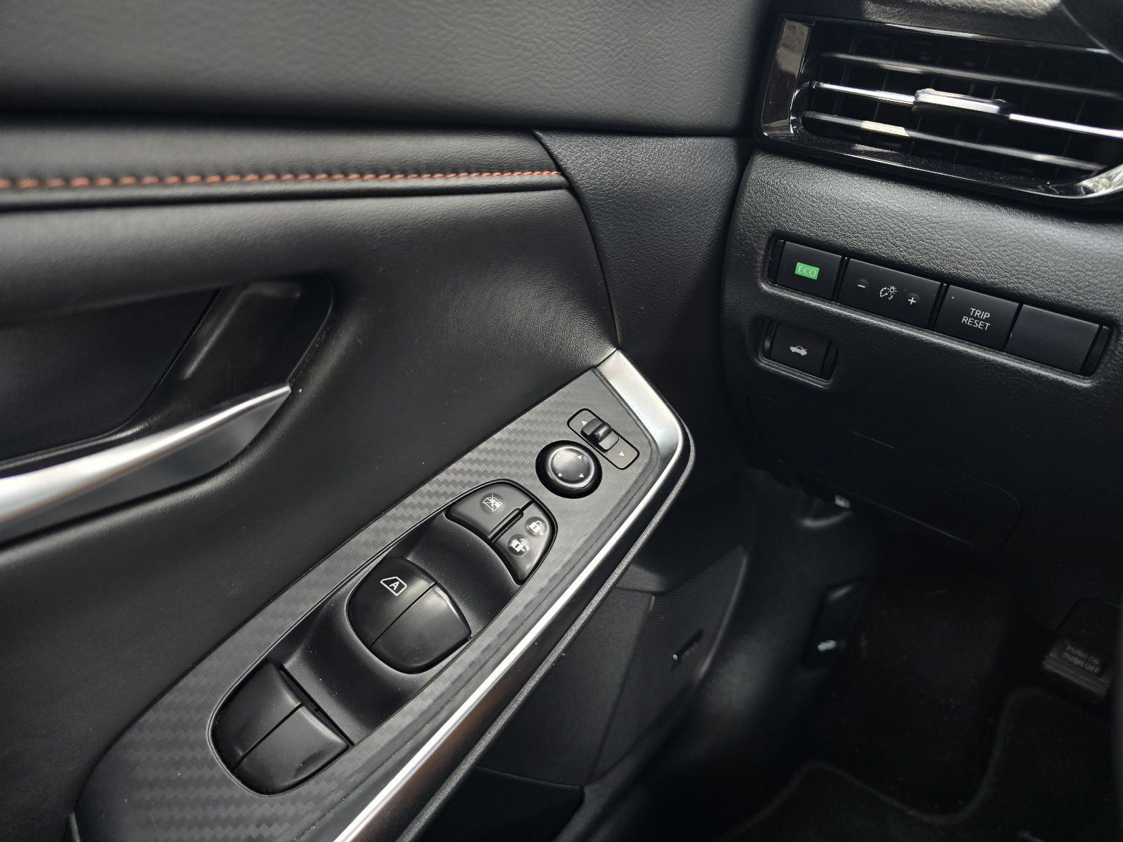 Used 2023 Nissan Sentra SR w/ SR Premium Package image 21