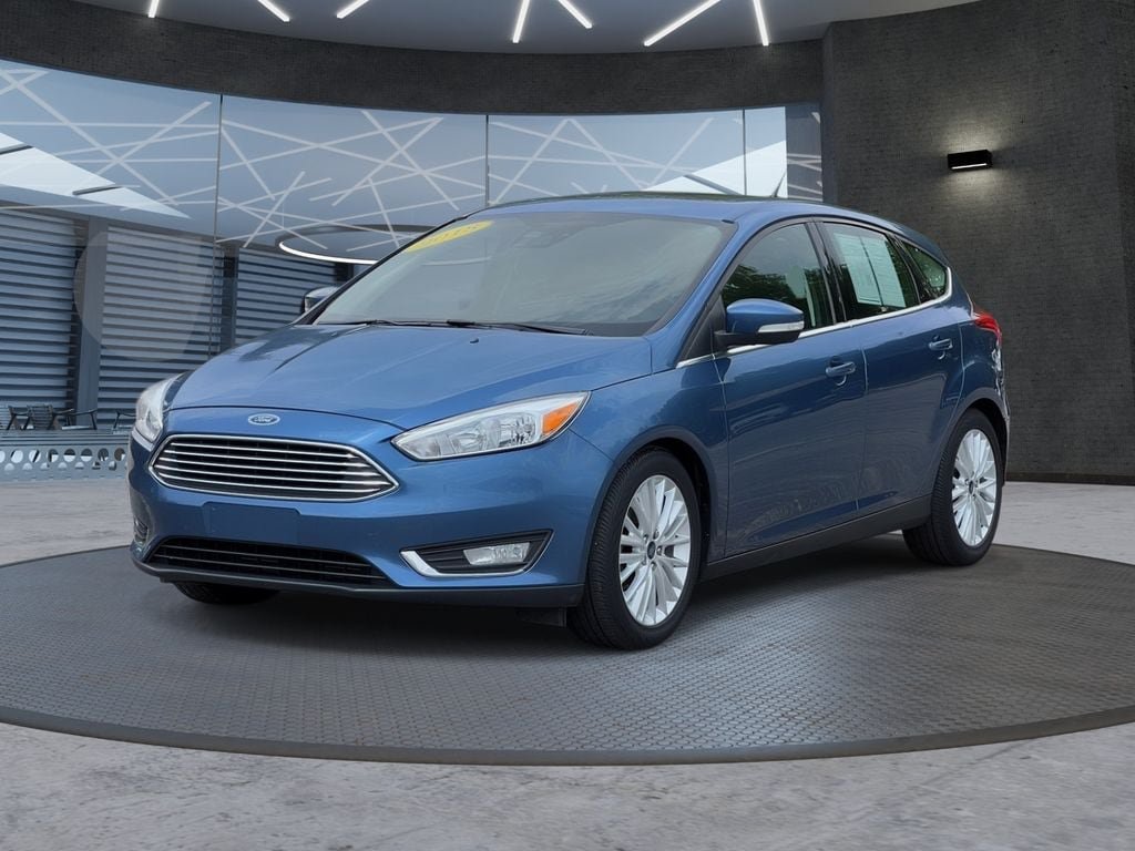 Used 2018 Ford Focus Titanium w/ Titanium Technology Package FWD image 2