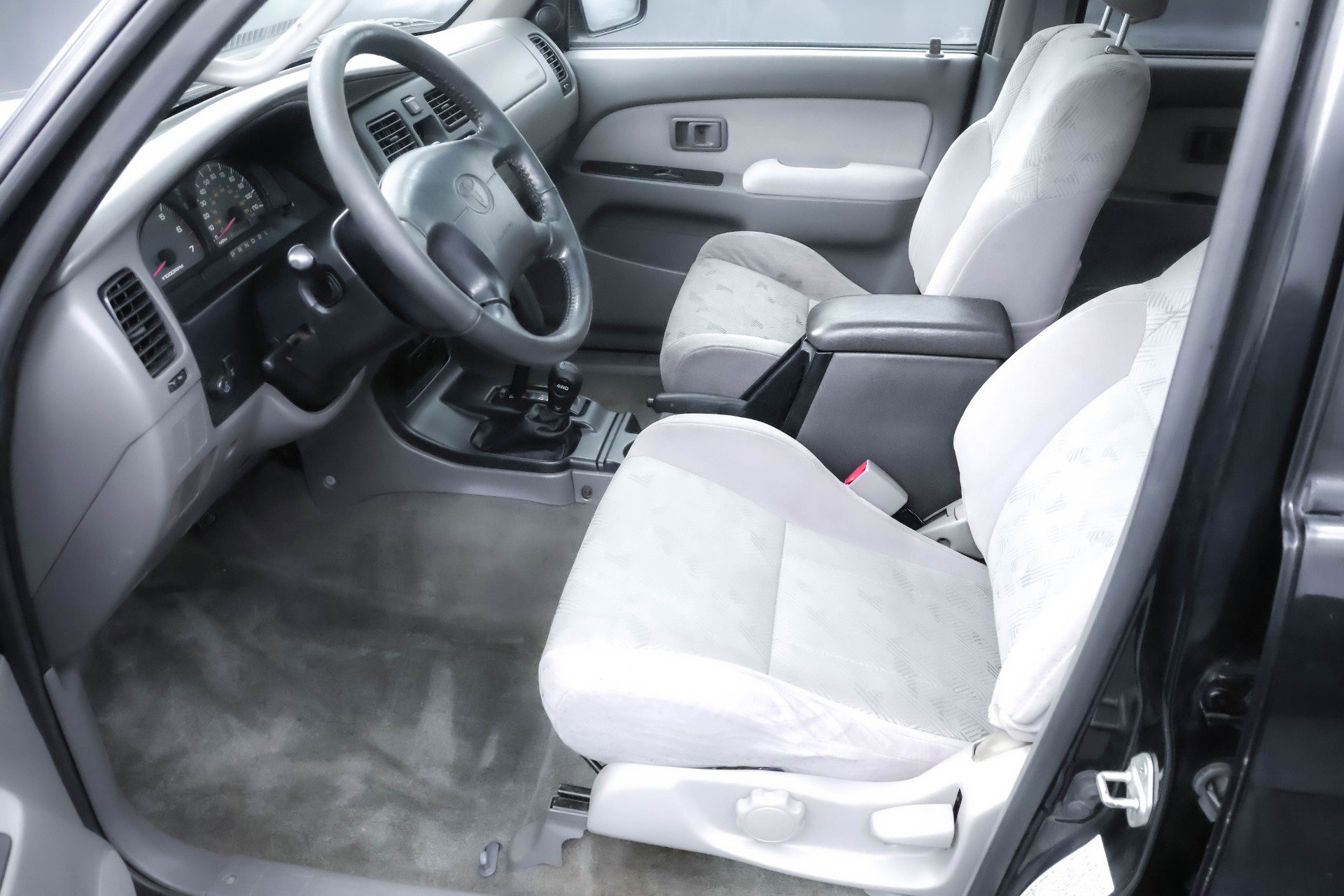 Used 2001 Toyota 4Runner SR5 image 5