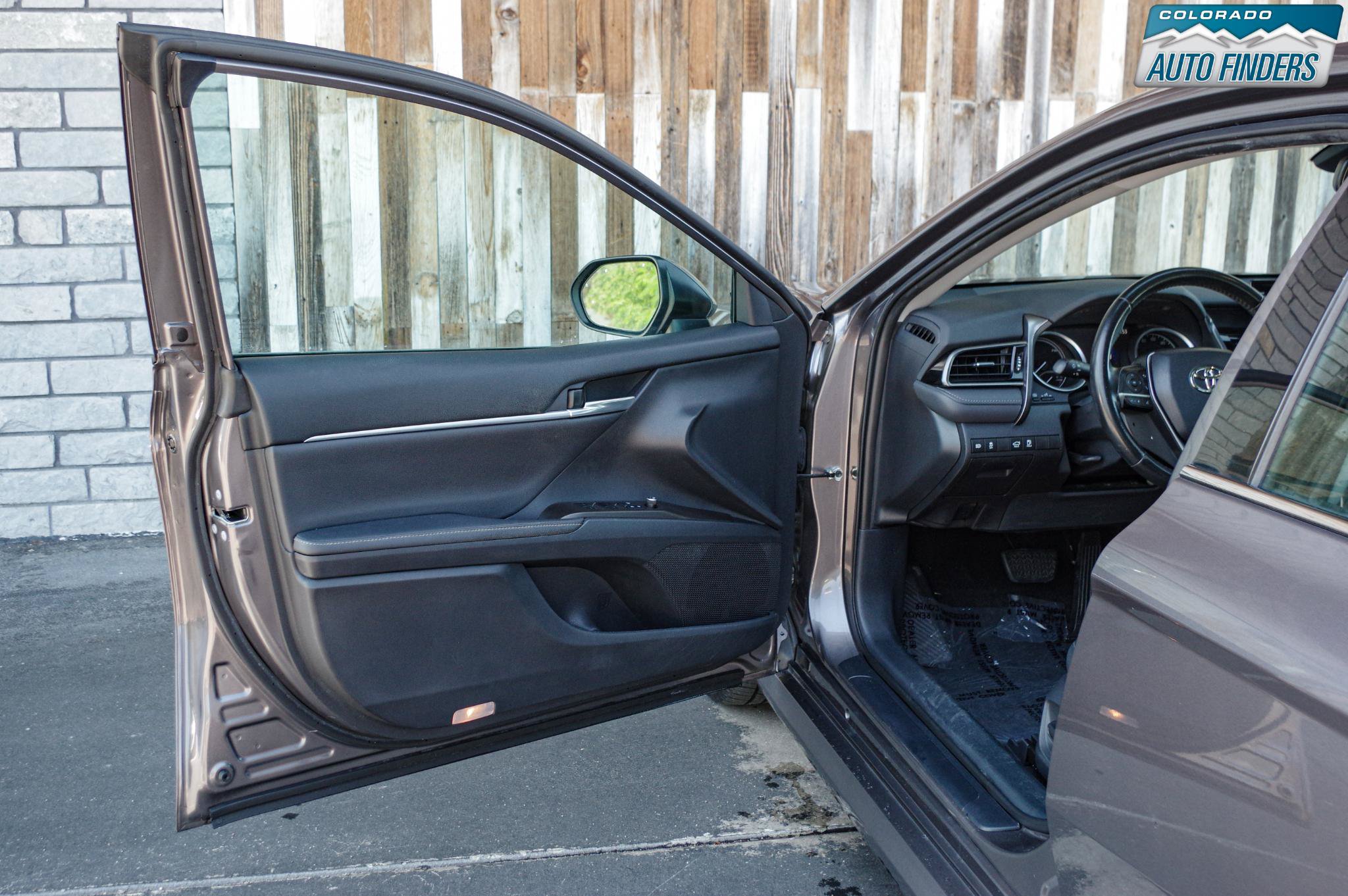 Used 2021 Toyota Camry XLE FWD image 9