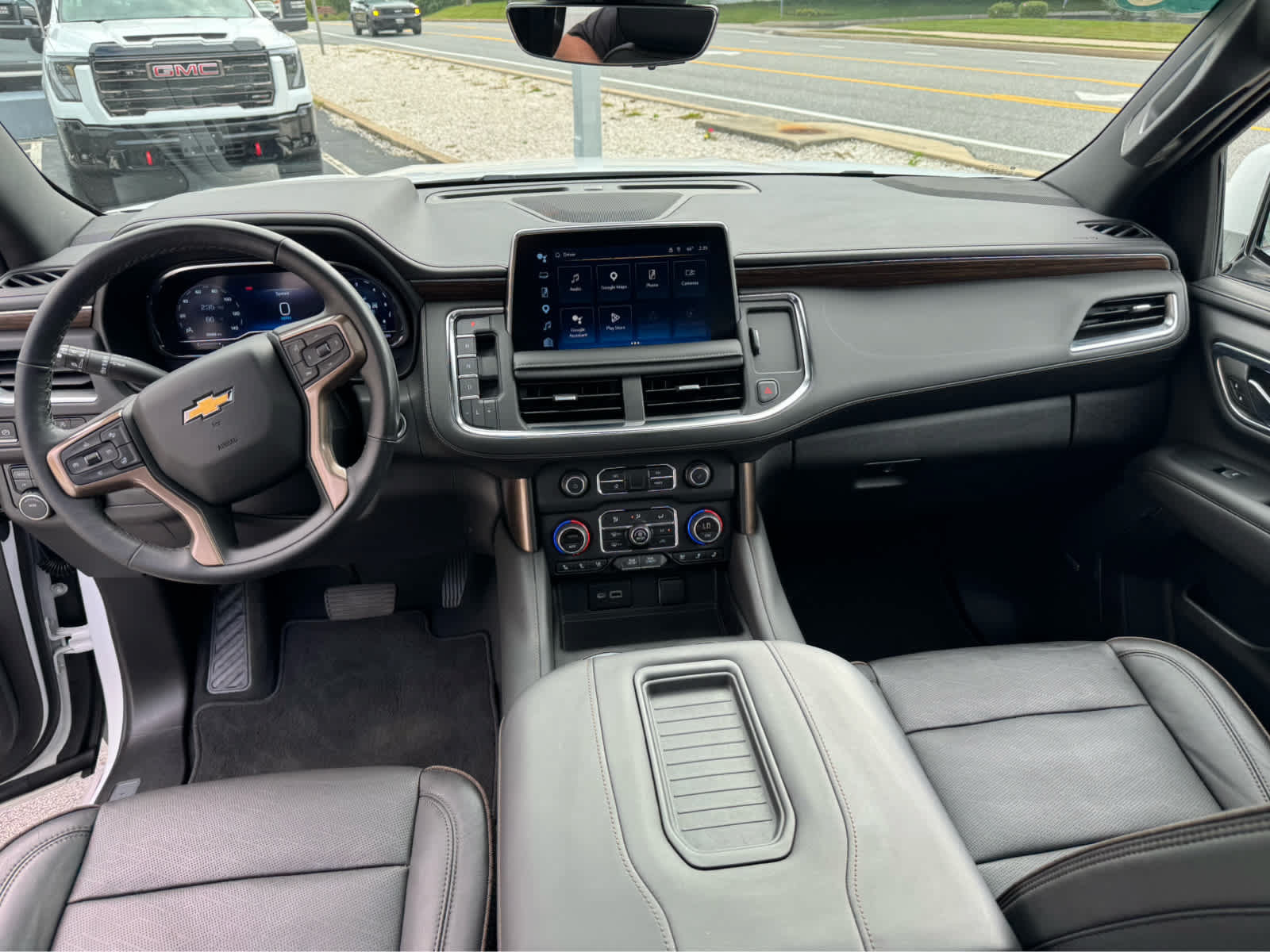 Used 2023 Chevrolet Tahoe High Country AWD/4WD image 11