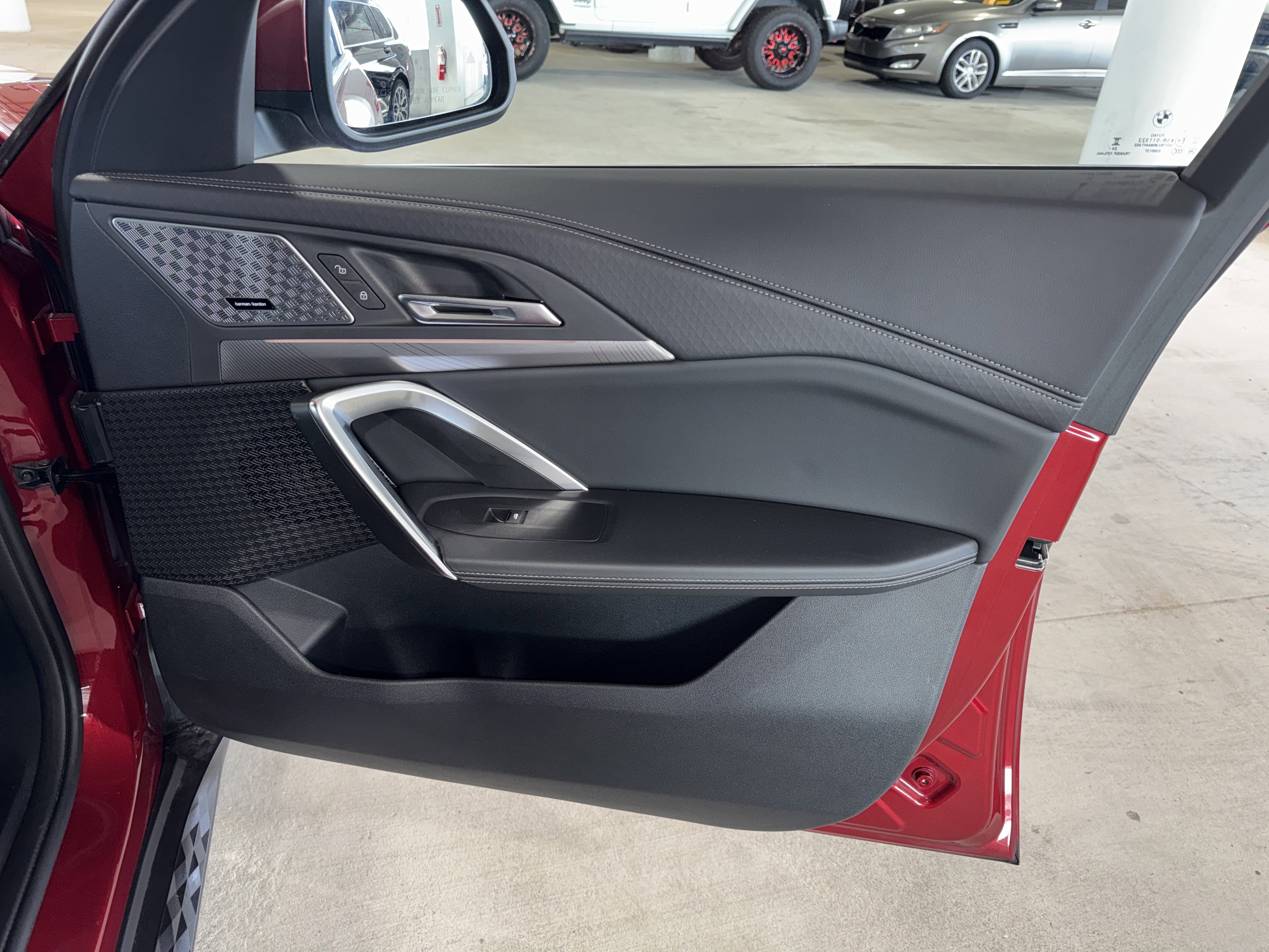 Certified 2025 BMW X2 xDrive28i w/ Premium Package image 9