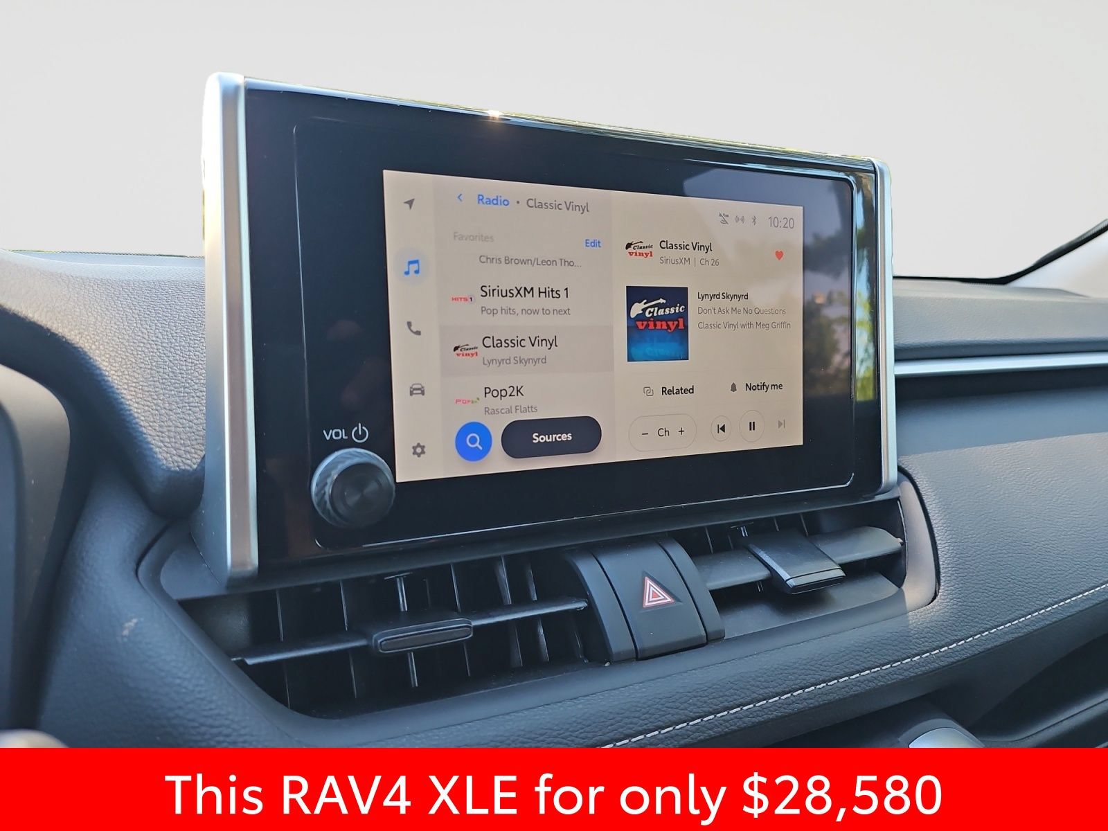 Used 2024 Toyota RAV4 XLE FWD image 27