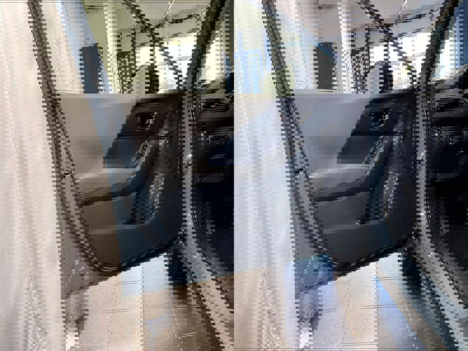 Used 2024 Subaru Crosstrek 2.0i AWD/4WD image 9