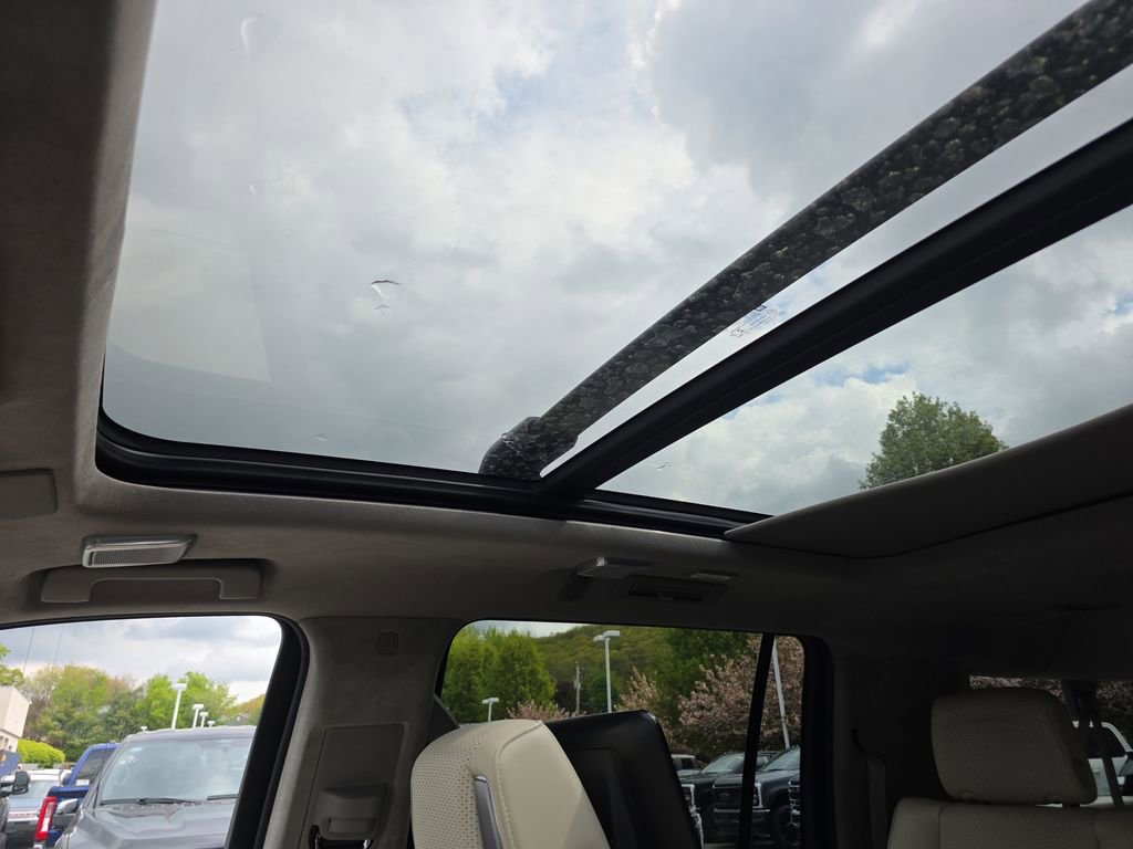 Used 2022 Cadillac Escalade ESV Premium Luxury Platinum AWD/4WD image 30