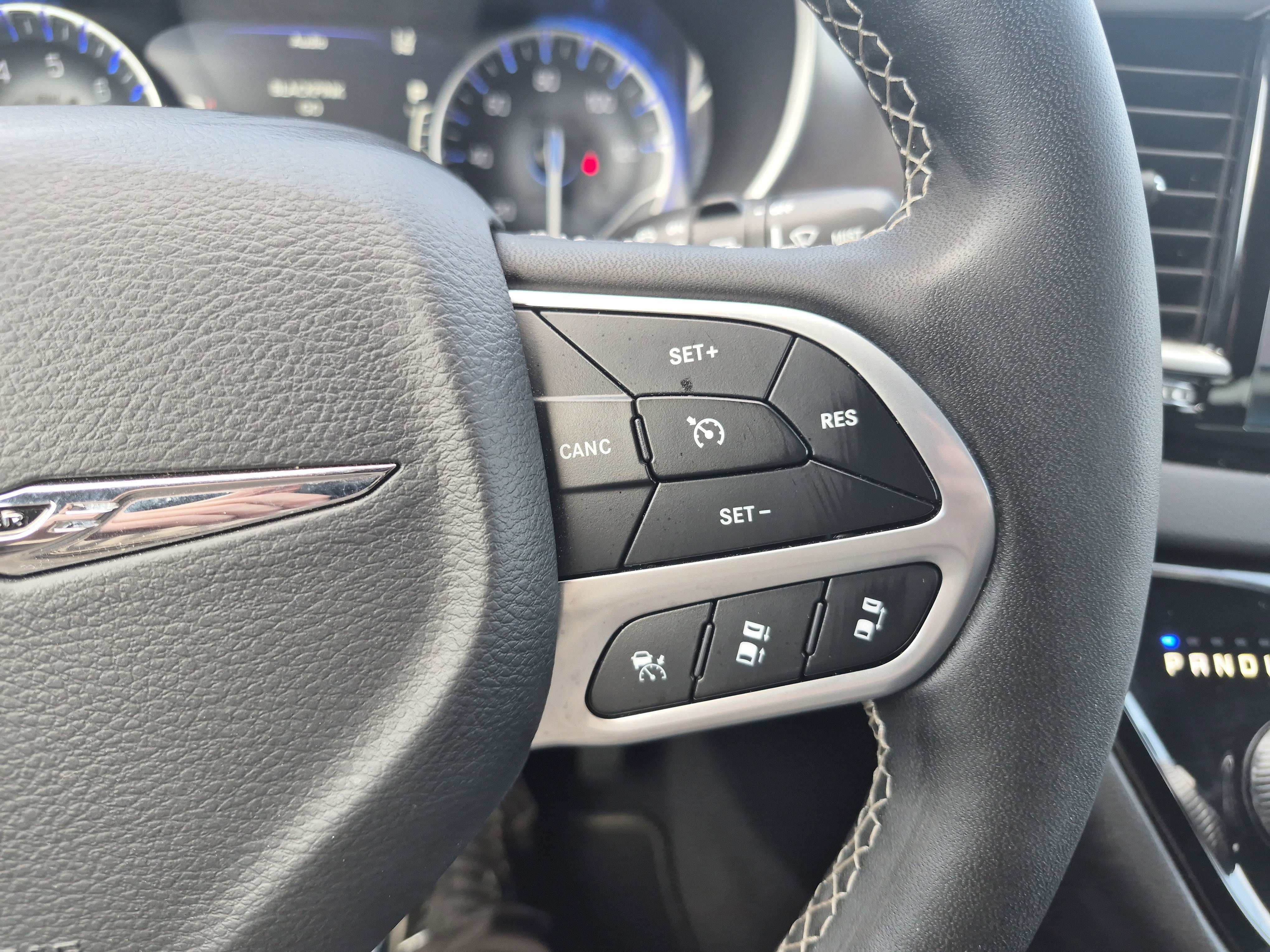 Used 2026 Chrysler Pacifica Select image 25