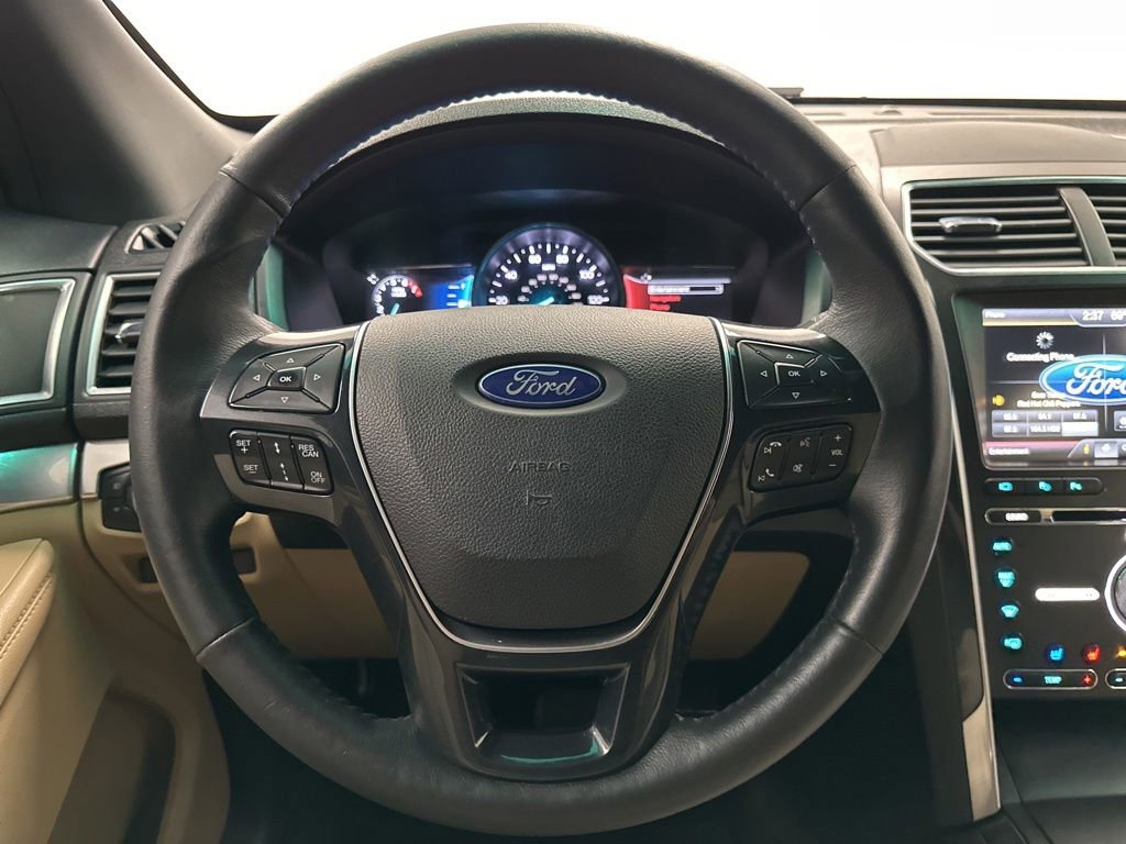Used 2016 Ford Explorer Limited w/ Equipment Group 301A AWD/4WD image 30