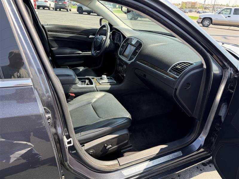Used 2016 Chrysler 300 C AWD/4WD image 10