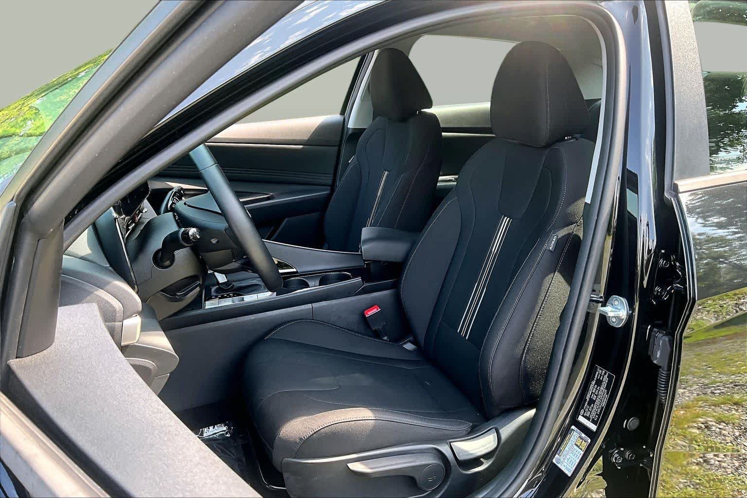 Used 2023 Hyundai Elantra SEL w/ Convenience Package FWD image 8
