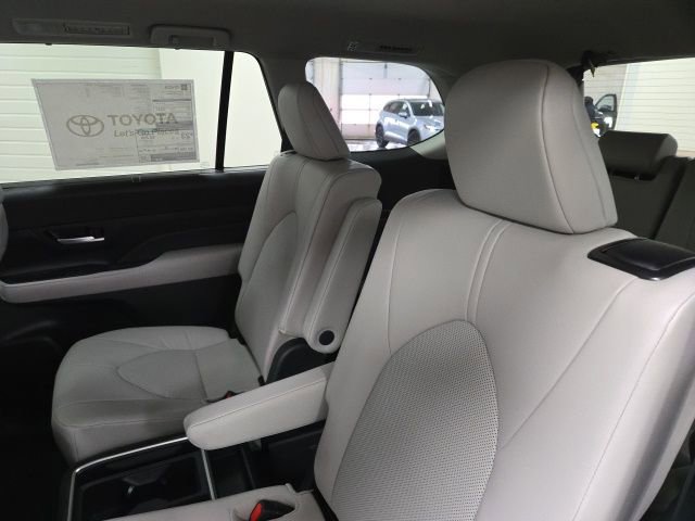 New 2026 Toyota Grand Highlander XLE image 18