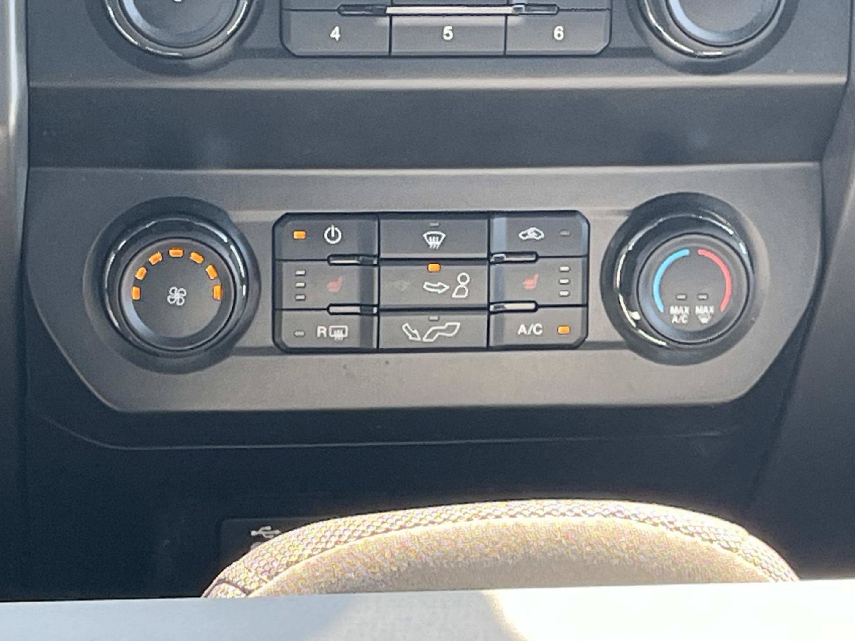 Used 2019 Ford F150 XLT w/ Equipment Group 302A Luxury AWD/4WD image 14