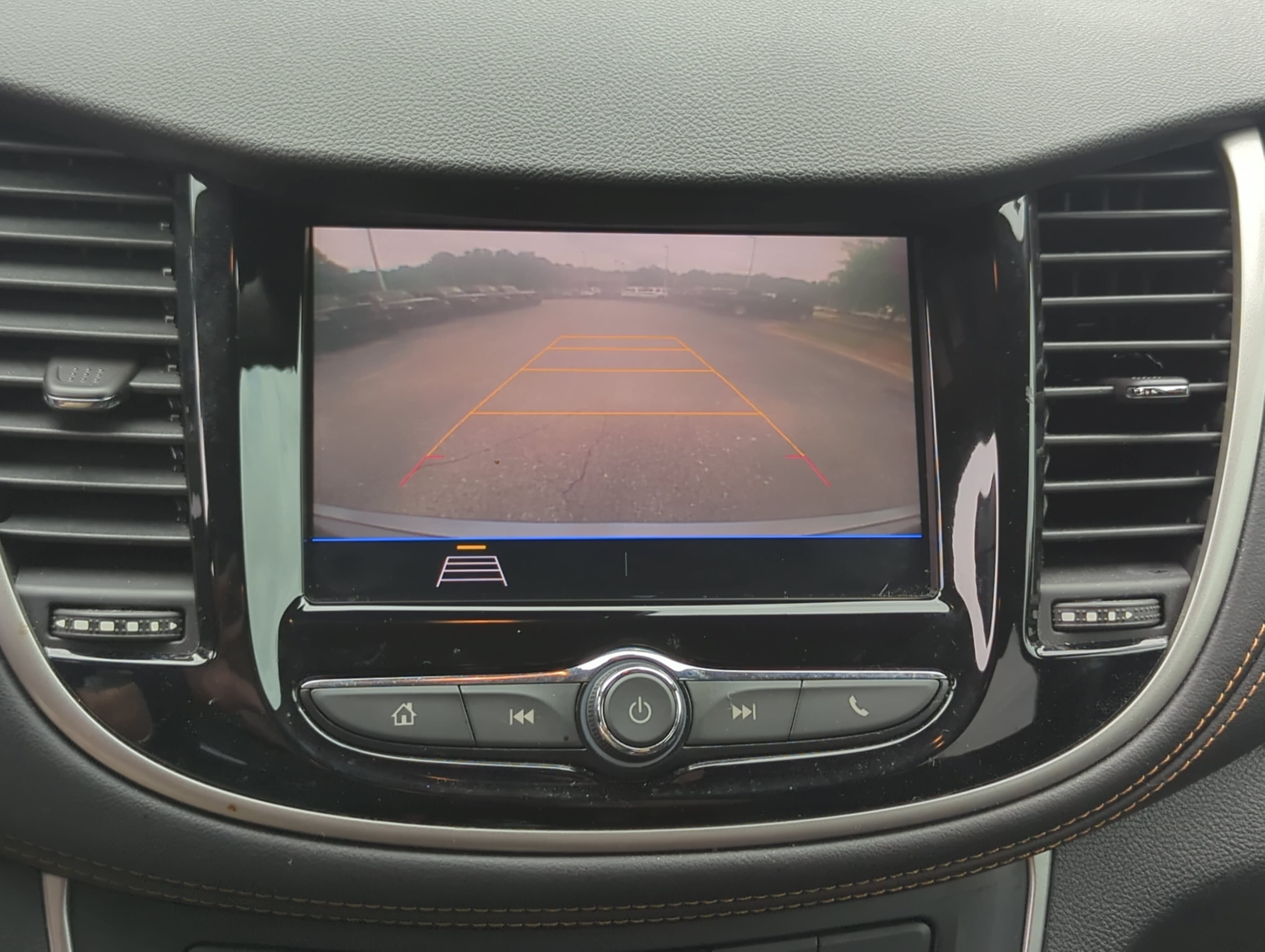 Used 2020 Chevrolet Trax LT w/ LT Convenience Package FWD image 20