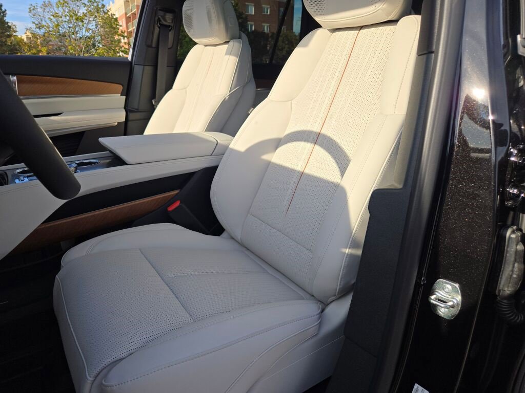 New 2026 Cadillac Vistiq Sport w/ LPO, Floor Liner Package image 29