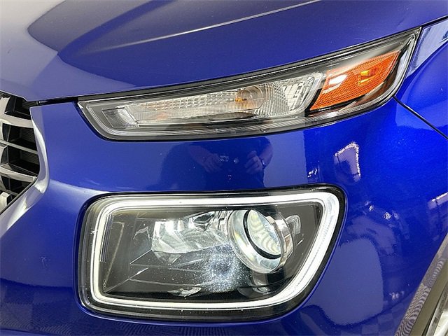 Used 2023 Hyundai Venue Limited image 25