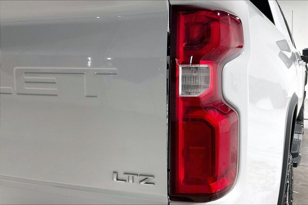 Used 2022 Chevrolet Silverado 2500 LTZ w/ LTZ Plus Package AWD/4WD image 35