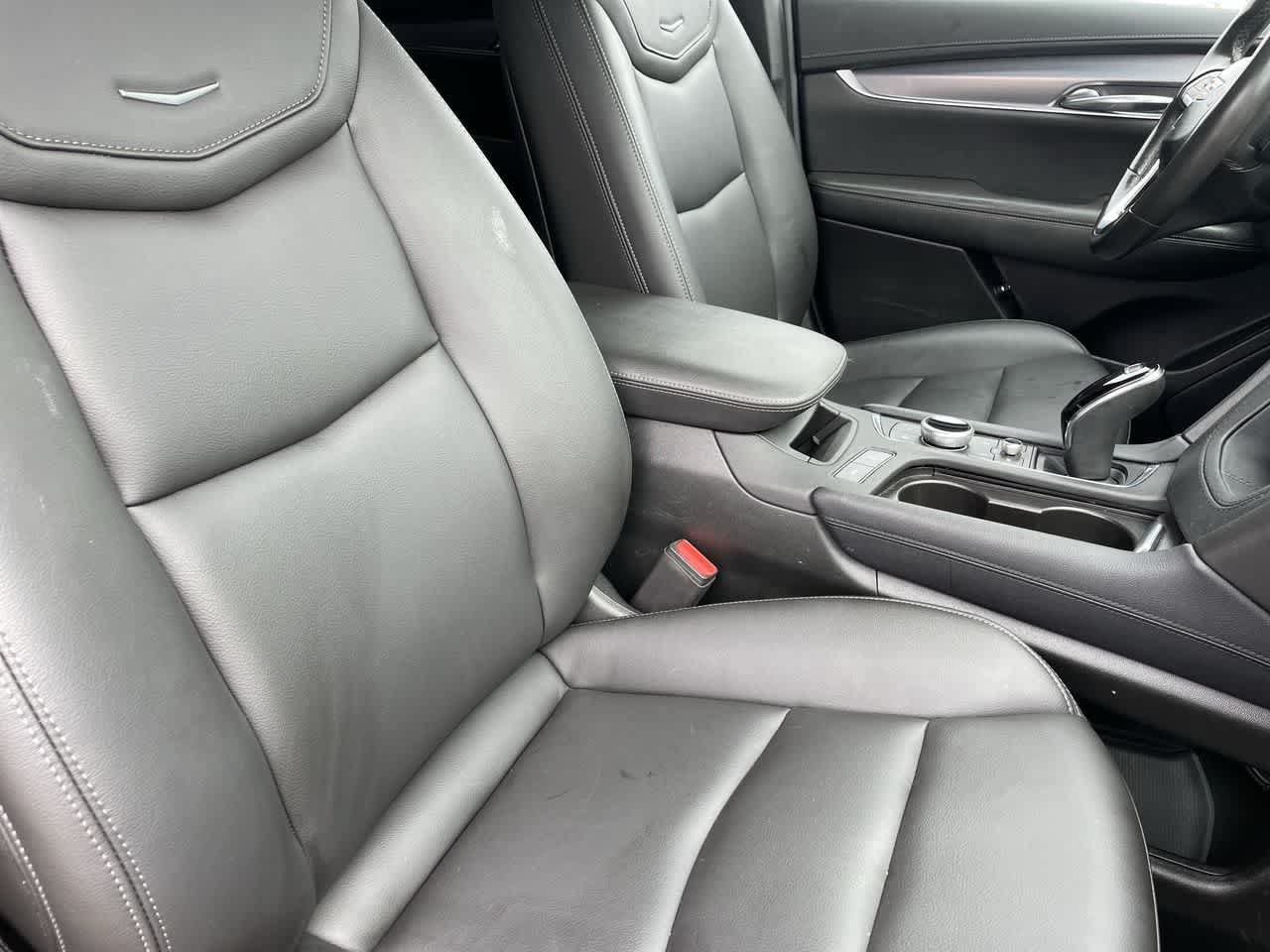 Certified 2024 Cadillac XT6 Luxury AWD/4WD image 14