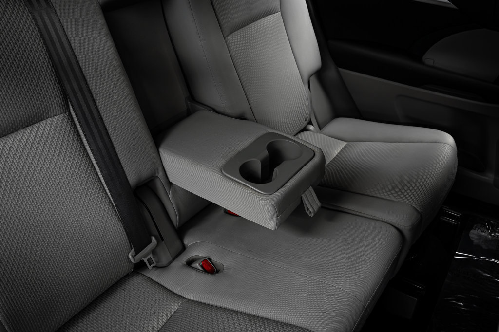 Used 2016 Toyota Highlander LE FWD image 36