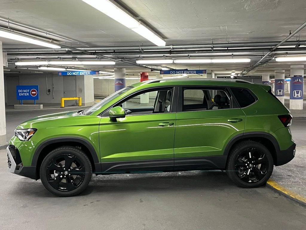 New 2025 Volkswagen Taos SEL image 32