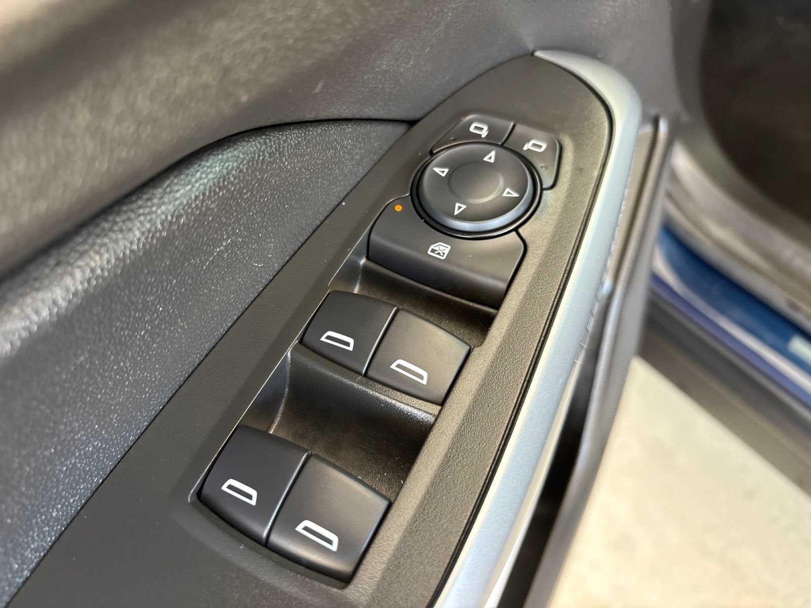 Used 2024 Chevrolet Trax LS w/ LS Convenience Package FWD image 11