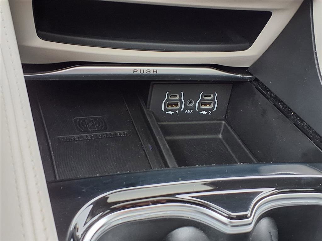 Used 2024 Chrysler Pacifica Limited image 14
