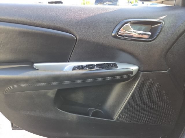 Used 2019 Dodge Journey SE w/ Blacktop Package FWD image 28