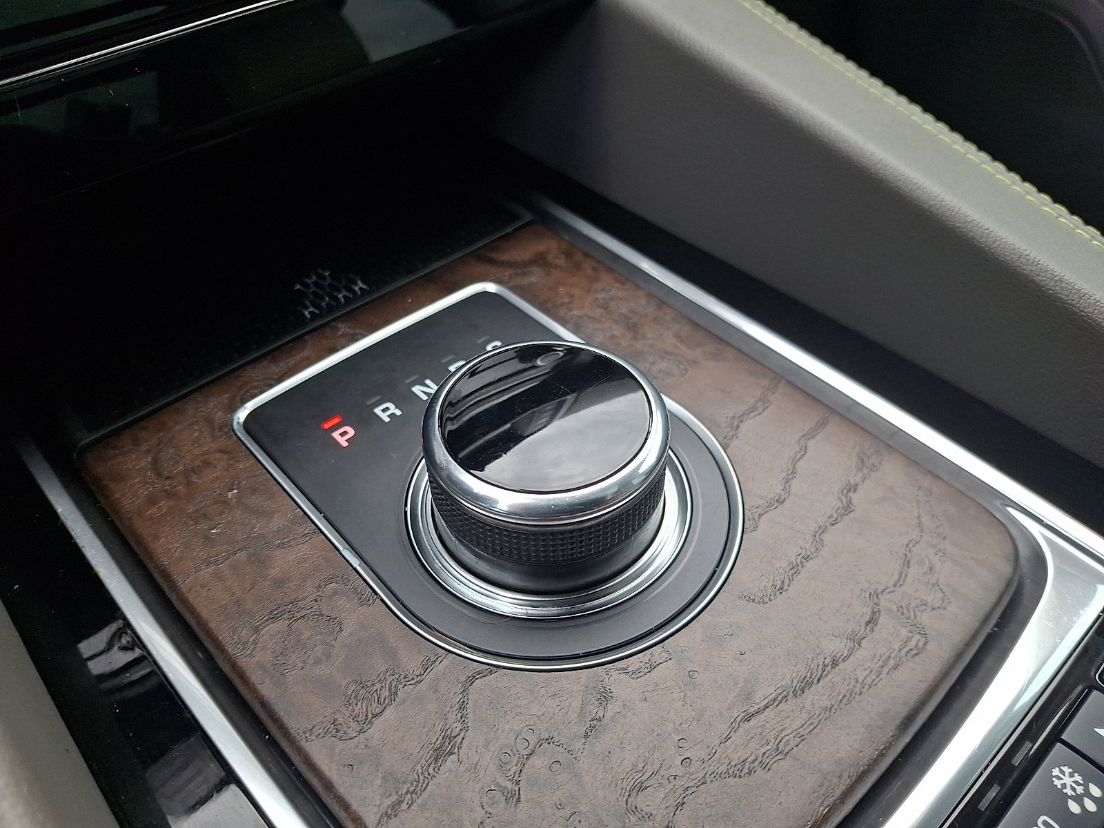 Used 2018 Jaguar F-PACE R-Sport image 15