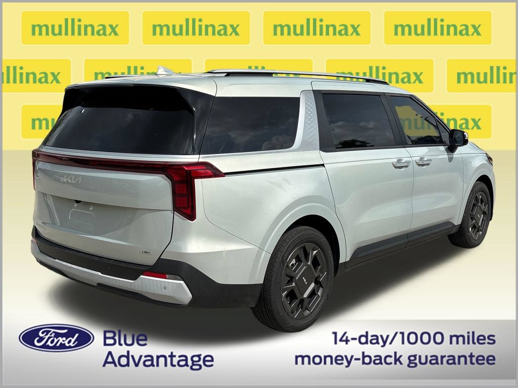 Used 2025 Kia Carnival EX FWD image 4
