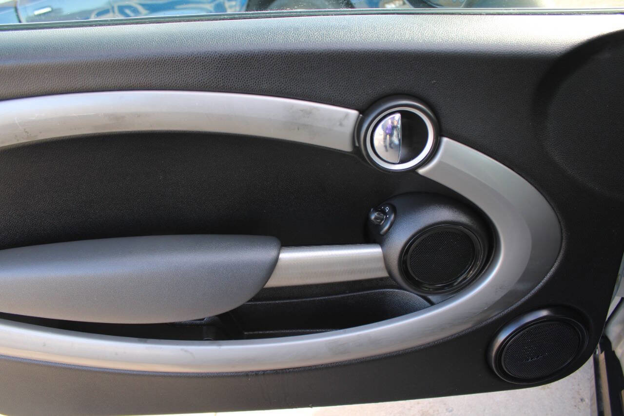 Used 2008 MINI Cooper Hardtop image 7
