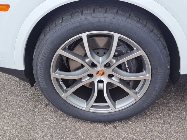 Used 2026 Porsche Cayenne AWD/4WD image 14