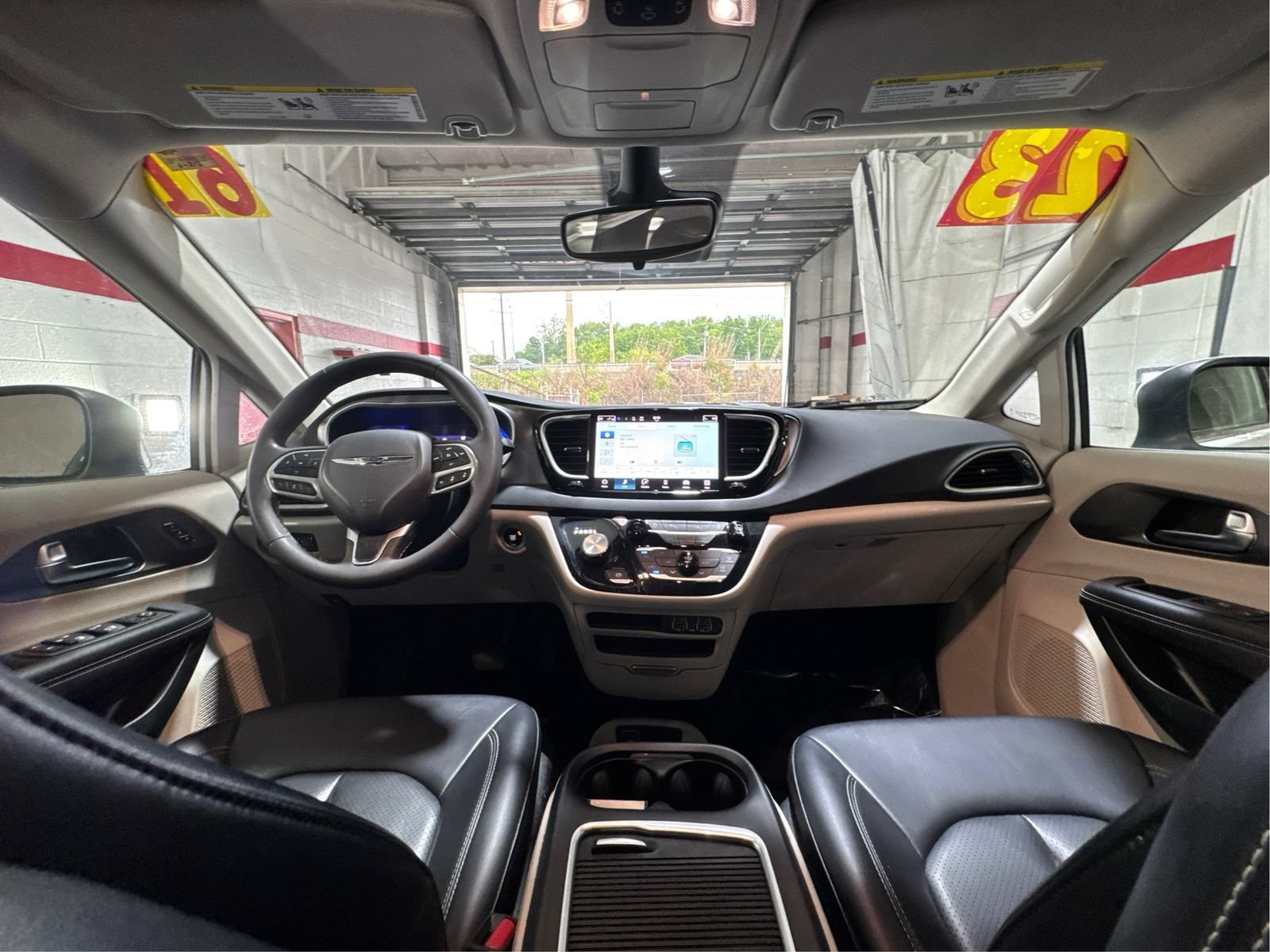 Used 2023 Chrysler Pacifica Touring-L FWD image 26