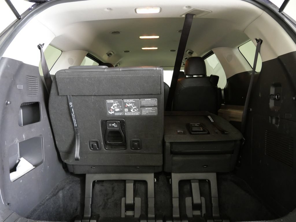 Used 2025 Kia Carnival FWD image 27