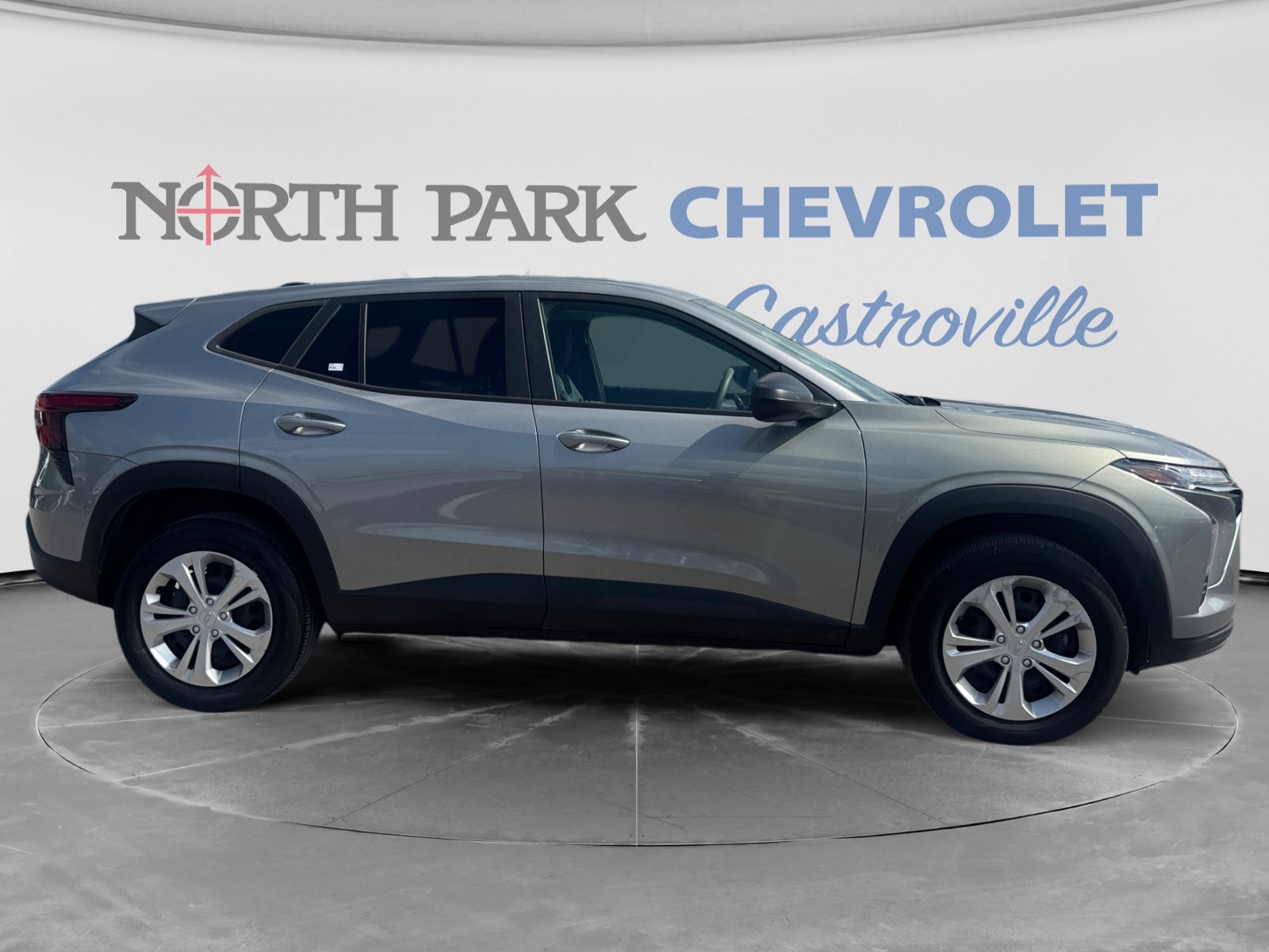 Used 2024 Chevrolet Trax LS w/ Driver Confidence Package FWD image 4