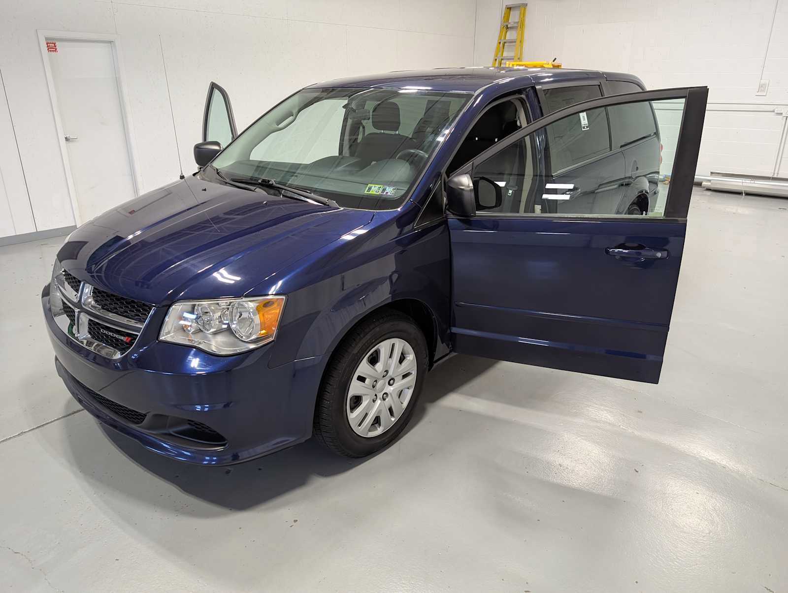 Used 2017 Dodge Grand Caravan SE w/ Power Window Group image 14