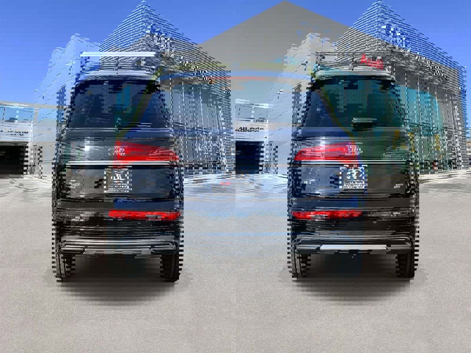 Used 2023 Audi Q5 2.0T Premium w/ Convenience Package image 3