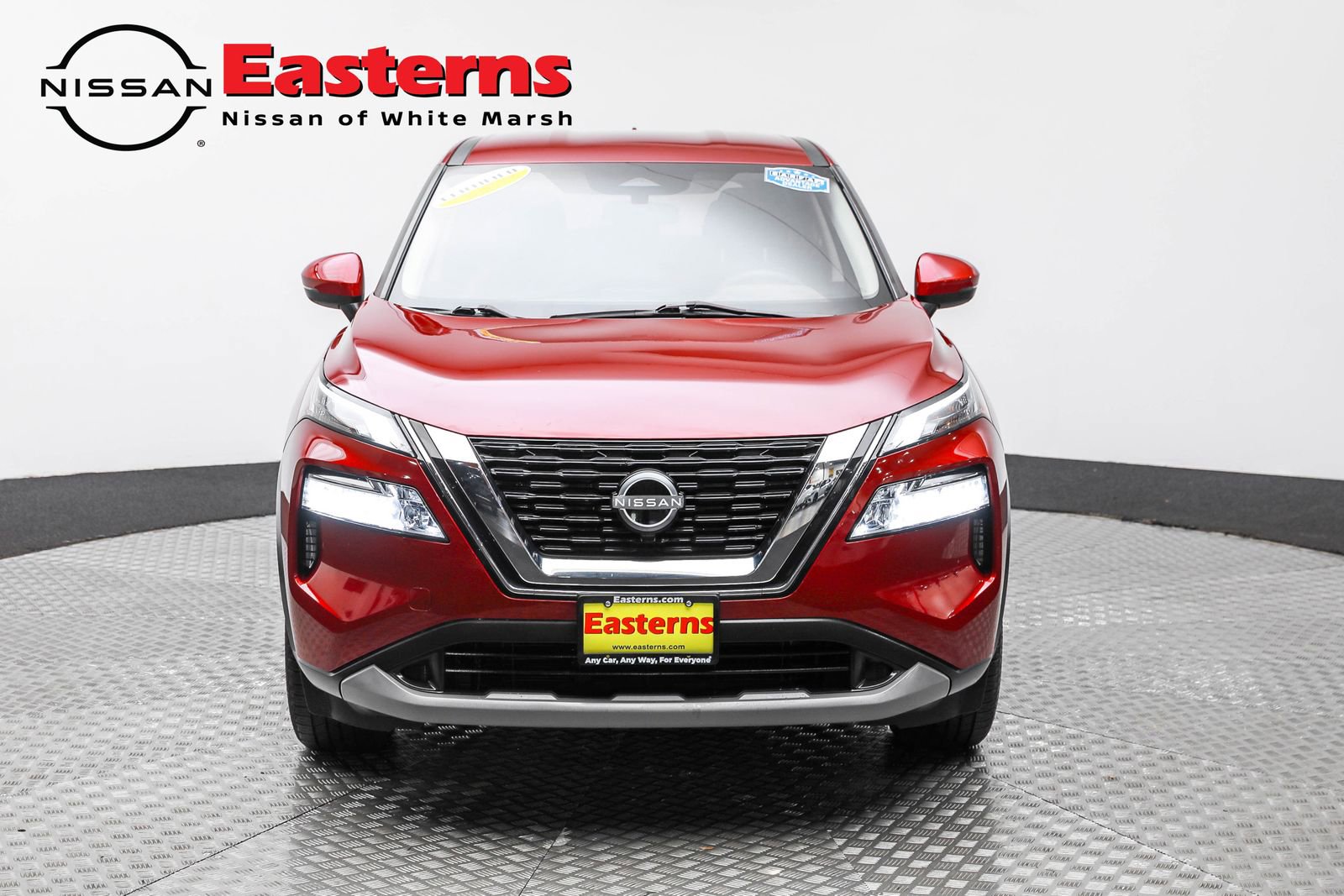 Used 2022 Nissan Rogue SV image 2