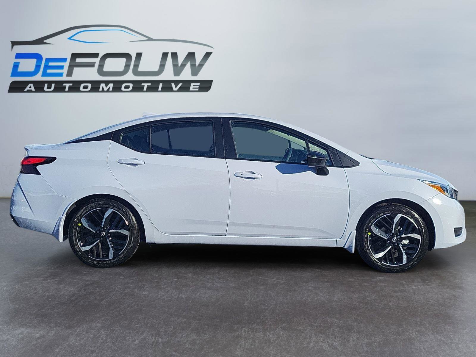 New 2025 Nissan Versa SR w/ Trunk Package image 2