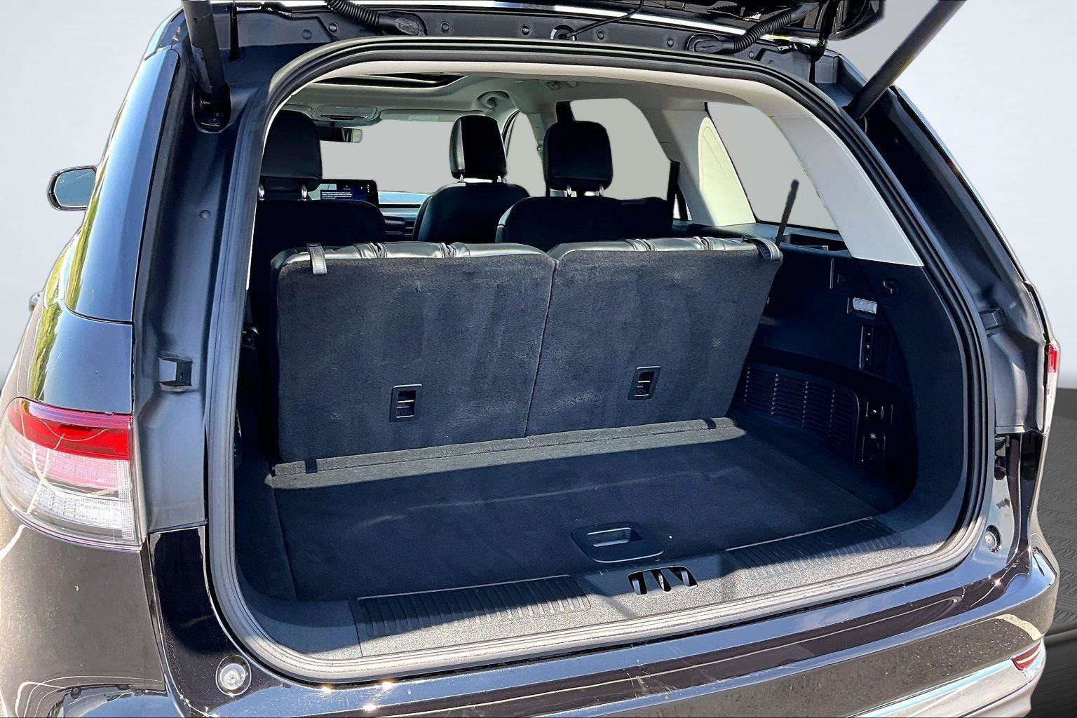 Used 2025 Lincoln Aviator AWD image 5