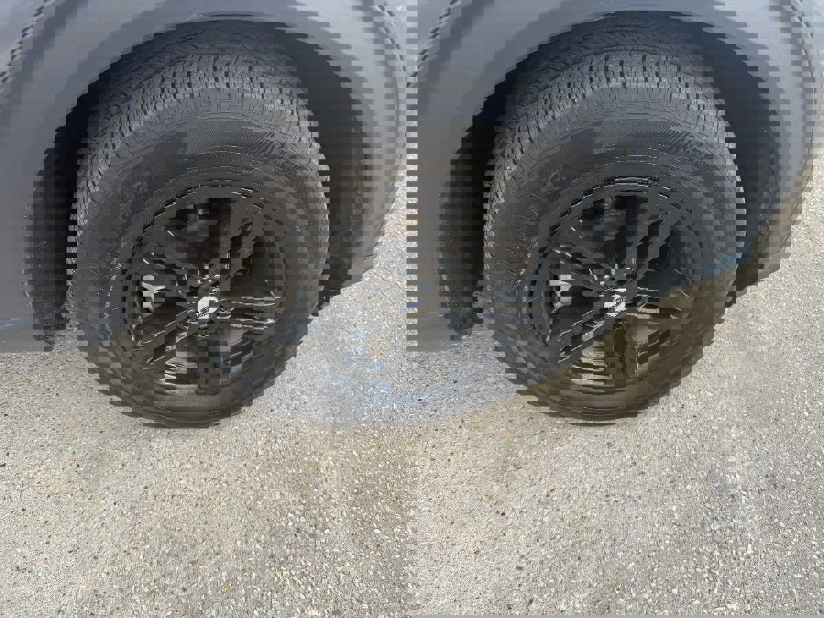 Used 2024 Ford Explorer XLT w/ Equipment Group 202A image 12