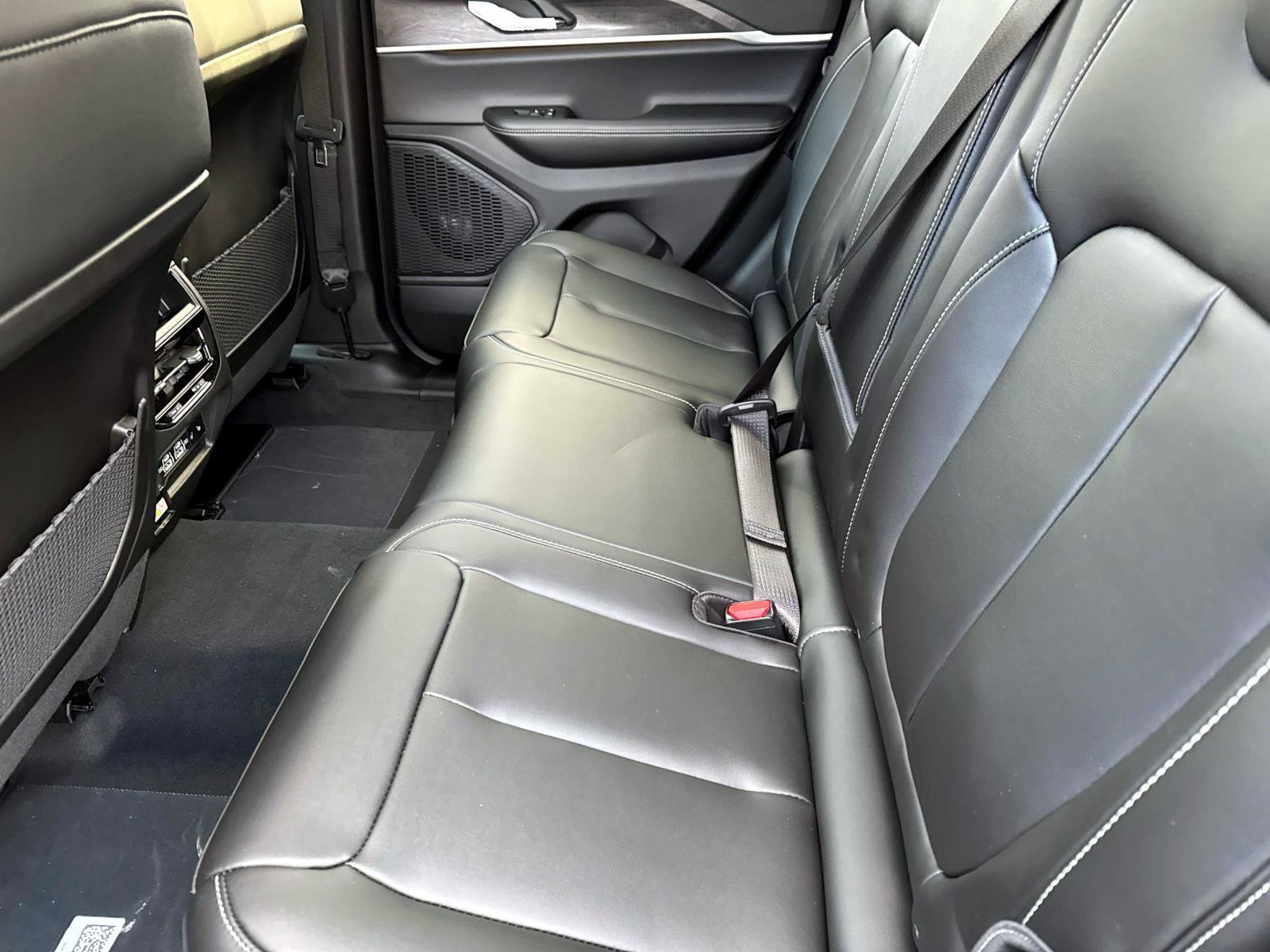 New 2025 Jeep Grand Cherokee Limited image 6