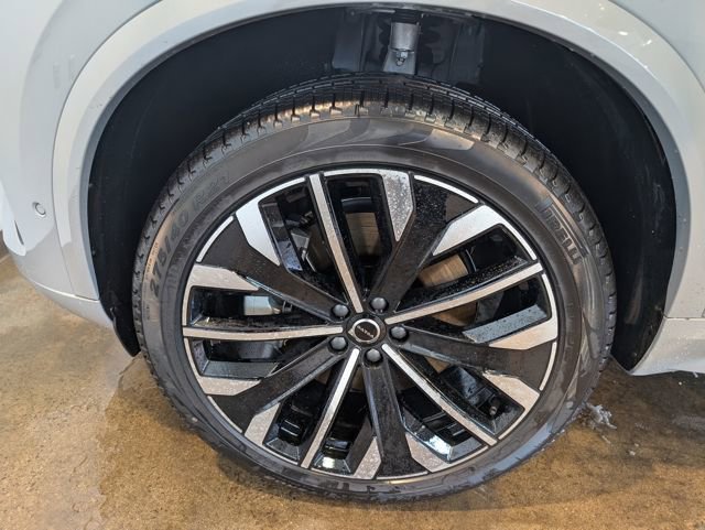 New 2026 Volvo XC90 T8 Plus w/ Protection Package Premier image 7