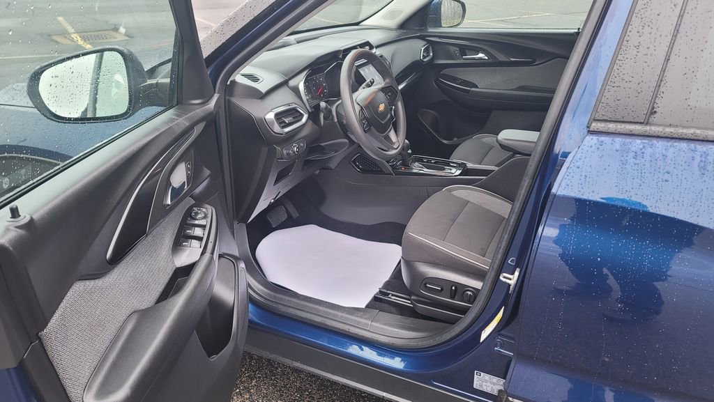 Used 2022 Chevrolet TrailBlazer LT w/ Convenience Package image 18