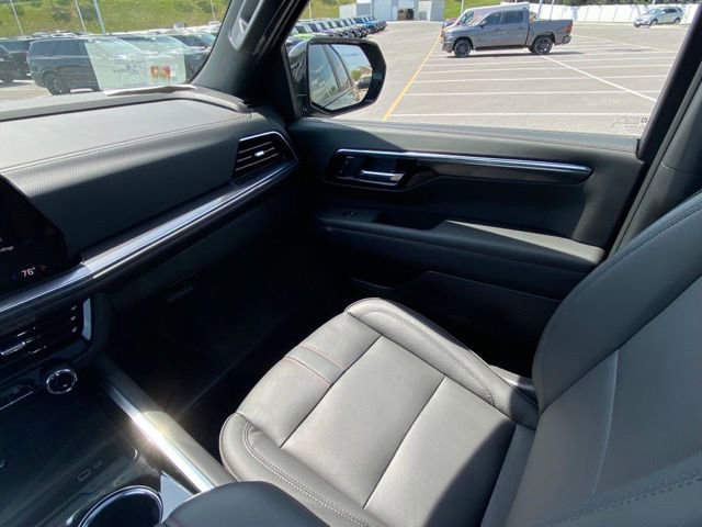Used 2026 Chevrolet Suburban RST AWD/4WD image 28