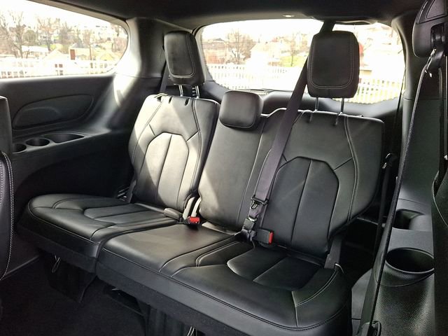 Used 2025 Chrysler Pacifica Select image 12