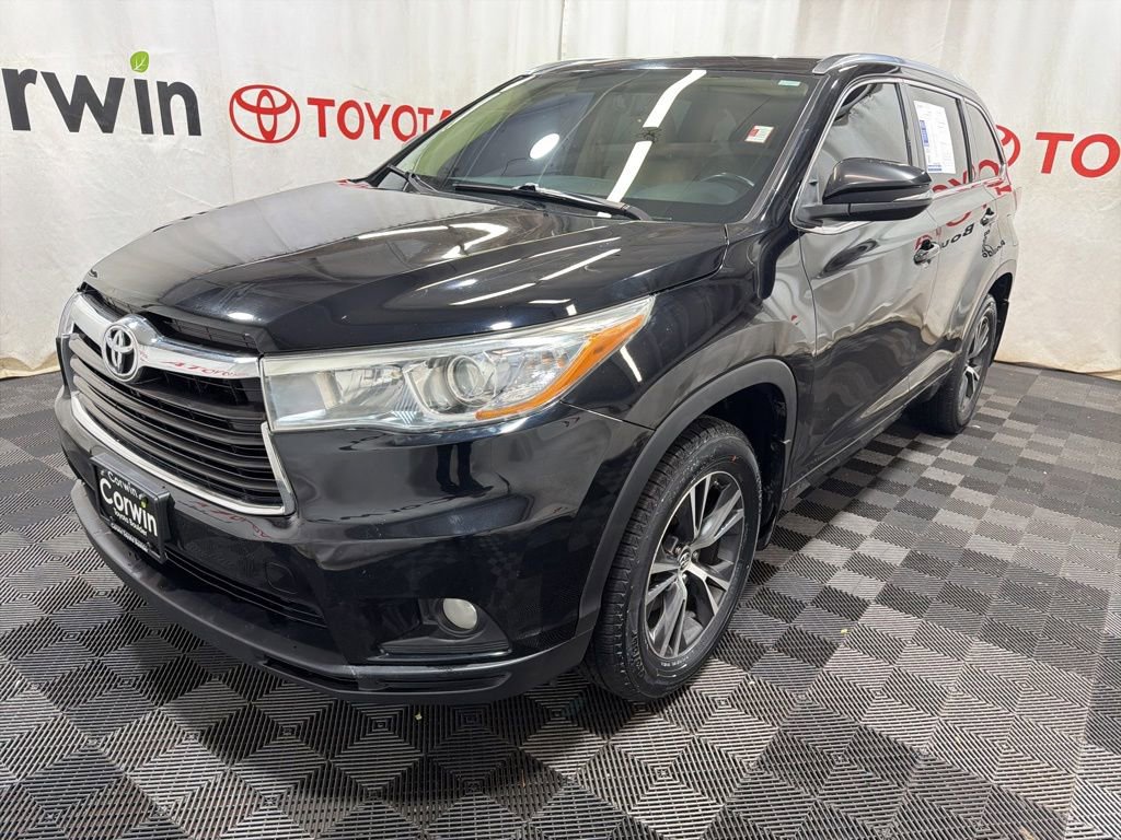 Used 2016 Toyota Highlander XLE AWD/4WD image 3