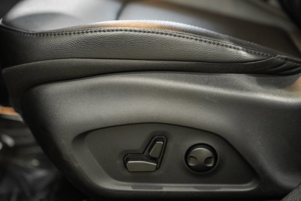 Certified 2025 Jeep Compass Limited AWD/4WD image 36