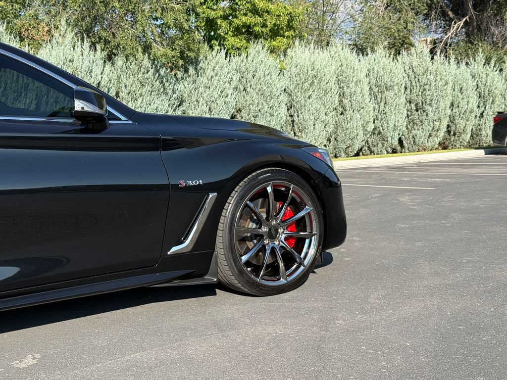 Used 2018 INFINITI Q60 Red Sport 400 AWD/4WD image 7
