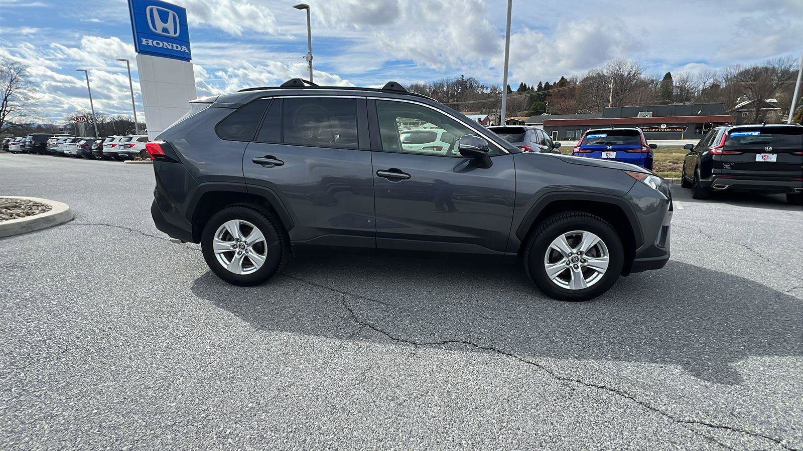 Used 2019 Toyota RAV4 XLE w/ Convenience Package image 3