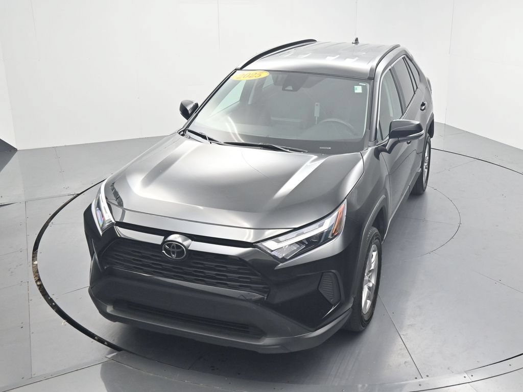 Used 2025 Toyota RAV4 XLE FWD image 52