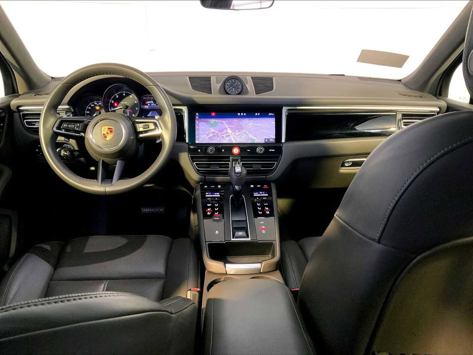 Certified 2023 Porsche Macan image 14