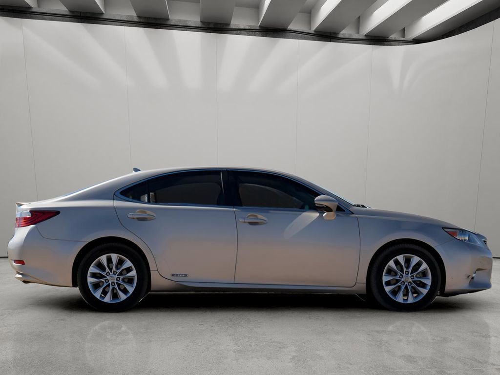 Used 2013 Lexus ES 300h w/ Luxury Pkg image 9